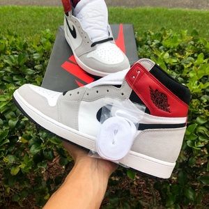 Nike Air Jordan 1 Retro High ‘Light Smoke Grey’ 10